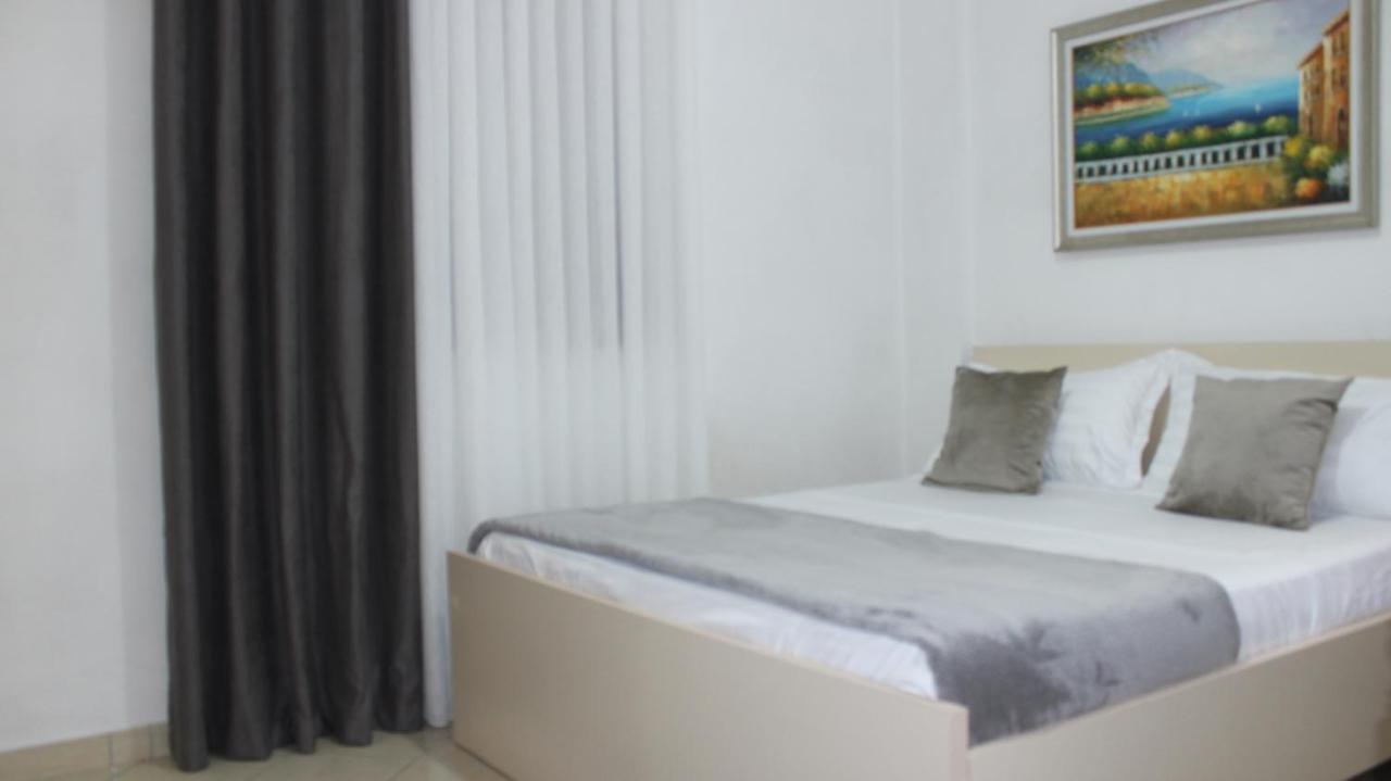 Deni'S Family Apartment In New Blvd ティラナ エクステリア 写真