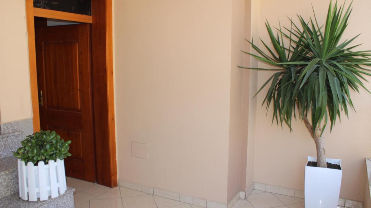 Deni'S Family Apartment In New Blvd ティラナ エクステリア 写真